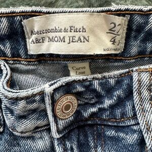 Abercrombie & Fitch MOM JEANS
